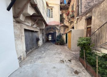 Edificio all\'aperto - Bilocale Via Cesare Abba
 
72, Catania - foto 21