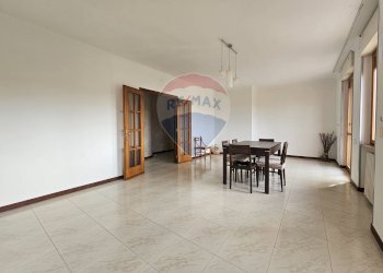 Sala da pranzo - Quadrilocale Viale Michelangelo
 
150, Lucera - foto 5