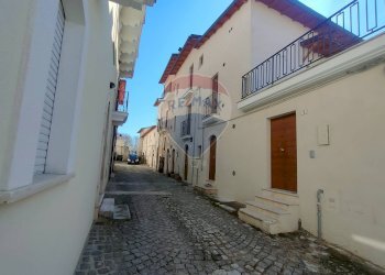 Edificio all\'aperto - Casa semi indipendente via della pieta'
 
11, L'Aquila - foto 1