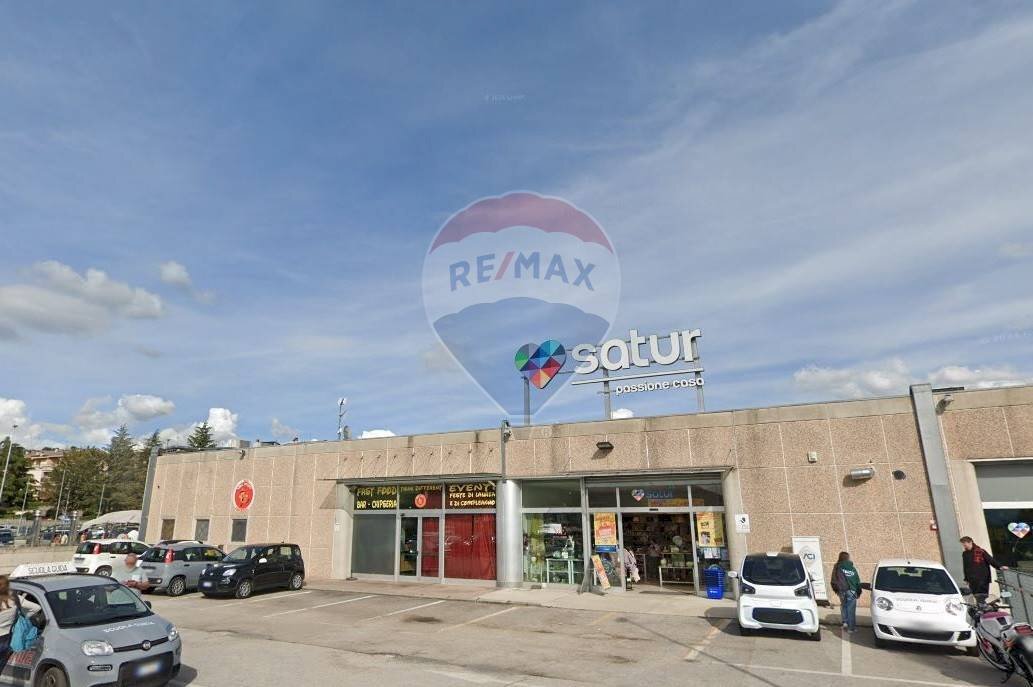 Edificio all\'aperto - Locale Commerciale L'Aquila - foto 2