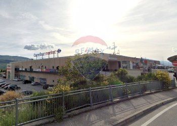 Edificio all\'aperto - Commercial Premises L'Aquila - photo 4