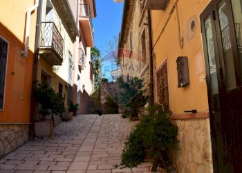 Edificio all\'aperto - Appartamento via ceraso
 
7-9, Castelpagano - foto 1