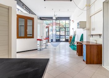 Ricezione / Lobby - Shop Via Quitino Sella
 
115, Busto Arsizio - photo 6