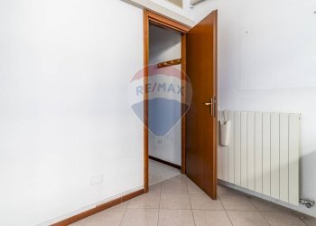 Stanza vuota - Shop Via Quitino Sella
 
115, Busto Arsizio - photo 7