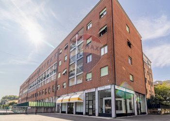 Edificio all\'aperto - Shop Via Quitino Sella
 
115, Busto Arsizio - photo 11