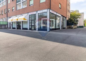 Edificio all\'aperto - Shop Via Quitino Sella
 
115, Busto Arsizio - photo 12