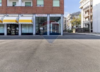 Edificio all\'aperto - Shop Via Quitino Sella
 
115, Busto Arsizio - photo 14