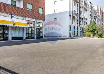 Edificio all\'aperto - Shop Via Quitino Sella
 
115, Busto Arsizio - photo 18