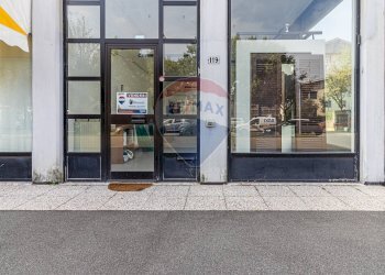 Edificio all\'aperto - Shop Via Quitino Sella
 
115, Busto Arsizio - photo 19