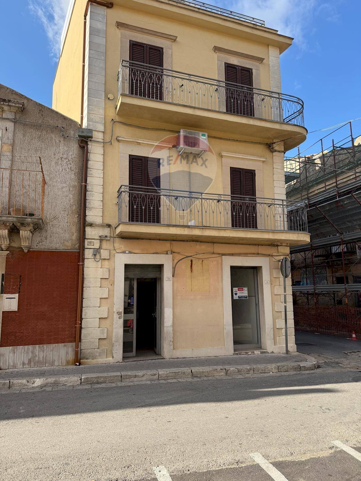 Edificio all\'aperto - Locale Commerciale corso umberto 1
 
36, Chiaramonte Gulfi - foto 1