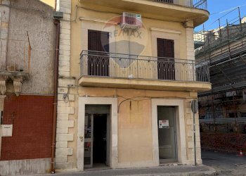 Edificio all\'aperto - Locale Commerciale corso umberto 1
 
36, Chiaramonte Gulfi - foto 1