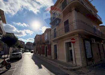 Edificio all\'aperto - Locale Commerciale corso umberto 1
 
36, Chiaramonte Gulfi - foto 7