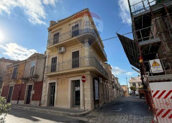 Edificio all\'aperto - Locale Commerciale corso umberto 1
 
36, Chiaramonte Gulfi - foto 10