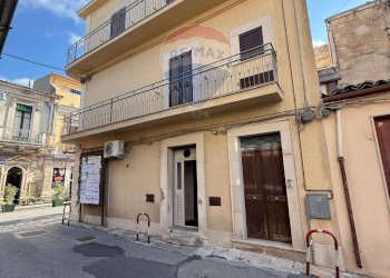 Edificio all\'aperto - Locale Commerciale corso umberto 1
 
36, Chiaramonte Gulfi - foto 11