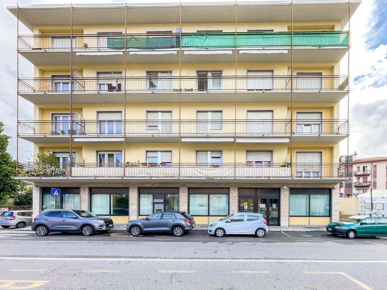 Foto 1 - Locale Commerciale Via Roma
 
81, Gazzada Schianno - foto 1