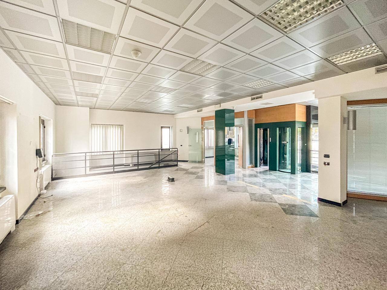 Foto 3 - Locale Commerciale Via Roma
 
81, Gazzada Schianno - foto 3