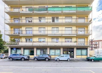 Foto 1 - Locale Commerciale Via Roma
 
81, Gazzada Schianno - foto 1