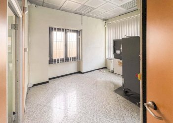 Foto 4 - Locale Commerciale Via Roma
 
81, Gazzada Schianno - foto 4