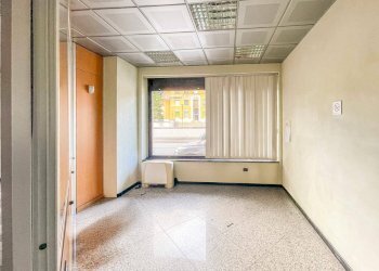 Foto 7 - Locale Commerciale Via Roma
 
81, Gazzada Schianno - foto 7