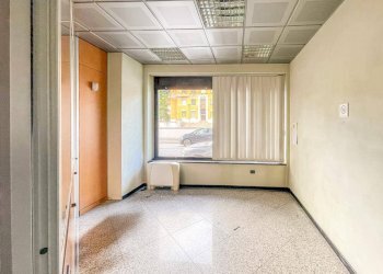 Foto 9 - Locale Commerciale Via Roma
 
81, Gazzada Schianno - foto 9