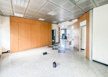 Foto 11 - Locale Commerciale Via Roma
 
81, Gazzada Schianno - foto 11