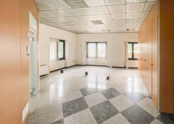 Foto 12 - Locale Commerciale Via Roma
 
81, Gazzada Schianno - foto 12