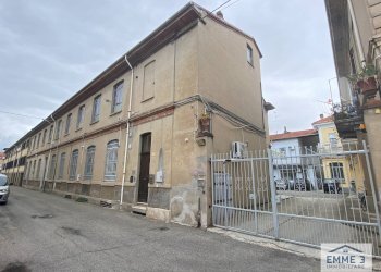 Foto 1 - Laboratorio Via Valeriani
 
1, Valenza - foto 1