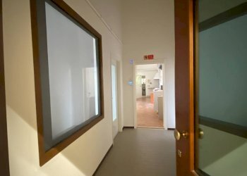 Foto 4 - Laboratorio Via Valeriani
 
1, Valenza - foto 4