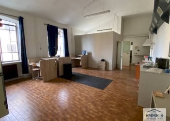 Foto 6 - Laboratorio Via Valeriani
 
1, Valenza - foto 6