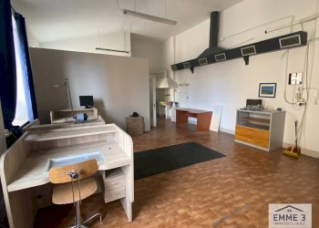 Foto 7 - Laboratorio Via Valeriani
 
1, Valenza - foto 7