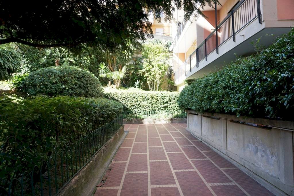 Giardino - Trilocale corso Ferdinando Magellano, 1c, Genova (zona Sampierdarena) - foto 2