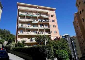 Facciata - Trilocale corso Ferdinando Magellano, 1c, Genova (zona Sampierdarena) - foto 1