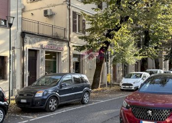 Foto 1 - Negozio Piazza Garibaldi
 
10, Ostiglia - foto 1