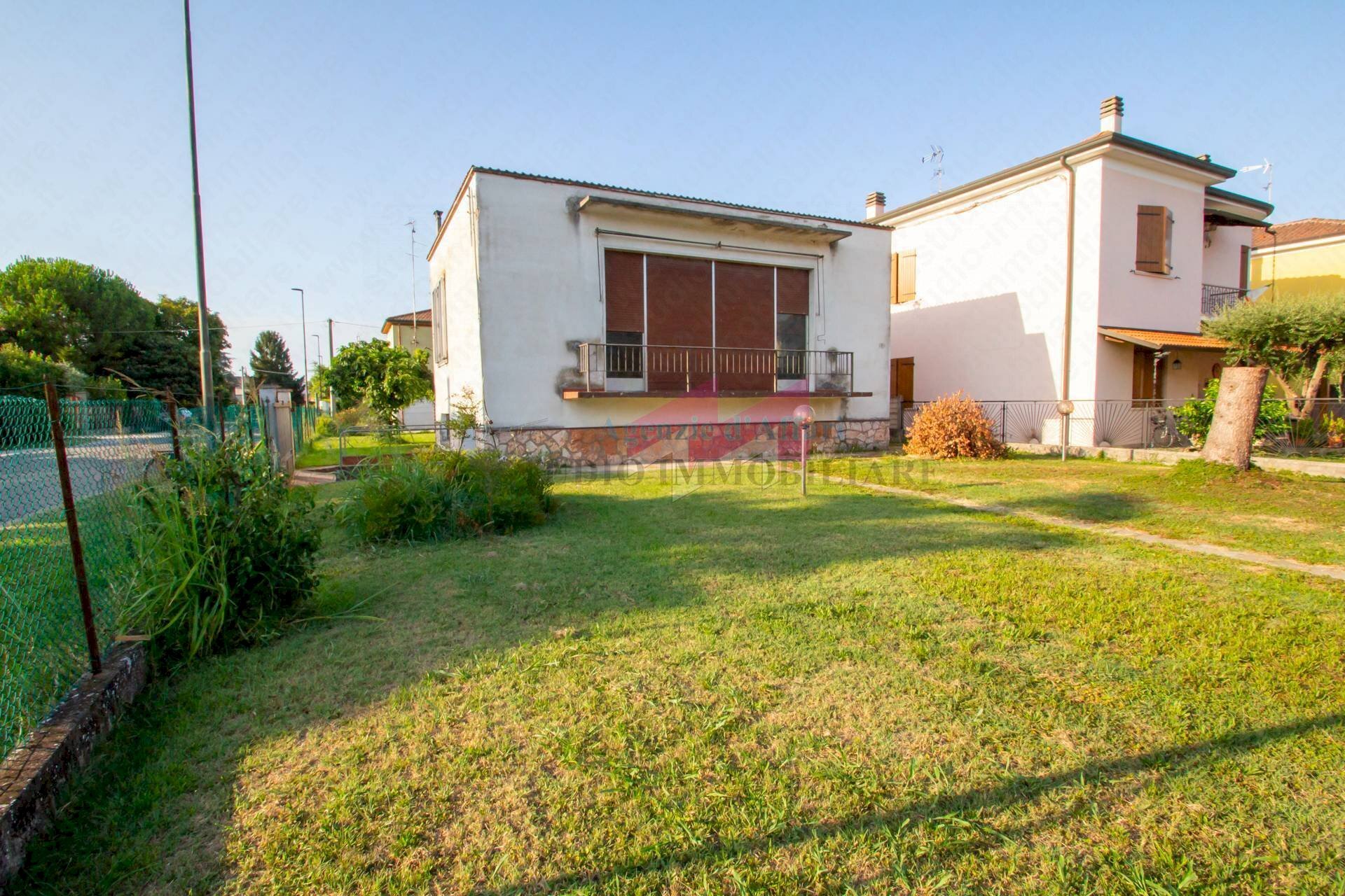 Foto 1 - Casa indipendente Via Marconi
 
33, Castelmassa - foto 1