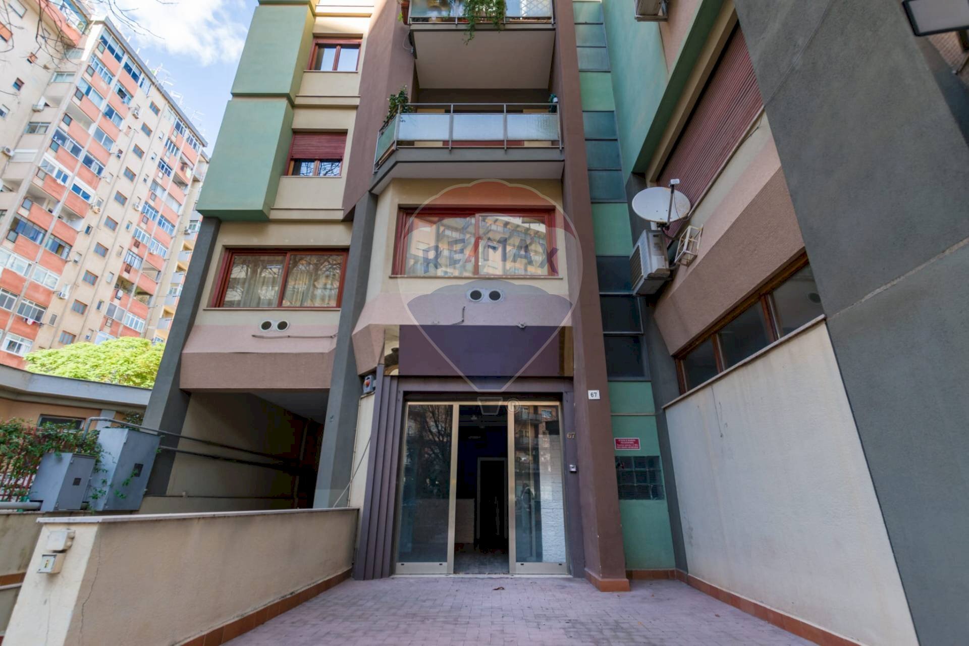 Edificio all\'aperto - Locale Commerciale Viale Leonardo Da Vinci
 
67, Palermo - foto 1