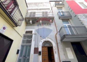 Edificio all\'aperto - Casa indipendente Santeramo in Colle - foto 1