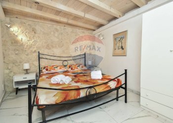 Camera / camera da letto - Bilocale via Vittorio Emanuele
 
445, Catania - foto 15