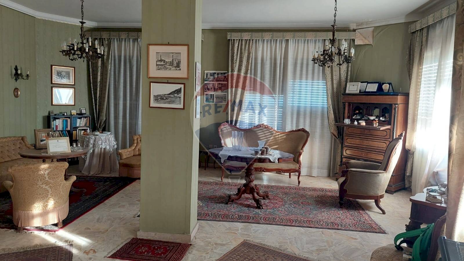 Soggiorno - Appartamento Via Battiati
 
19, Paterno - foto 1