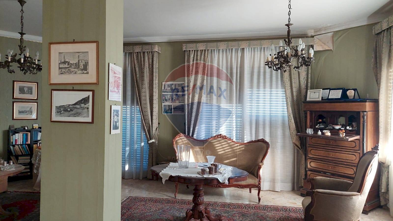 Soggiorno - Appartamento Via Battiati
 
19, Paterno - foto 3