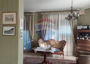 Soggiorno - Appartamento Via Battiati
 
19, Paterno - foto 3