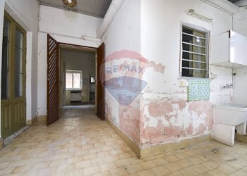 Hall / corridoio - Casa indipendente Via Cosenza
 
3, Biancavilla - foto 41