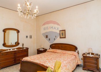 Camera / camera da letto - Quadrilocale cantani
 
2, Acireale - foto 22