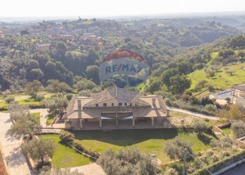 Vista delle montagne - Villa via Monte Soriano
 
snc, Castelnuovo di Porto - foto 10