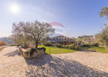 Giardino - Villa via Monte Soriano
 
snc, Castelnuovo di Porto - foto 11