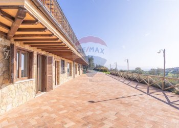 Terrazza - Villa via Monte Soriano
 
snc, Castelnuovo di Porto - foto 16