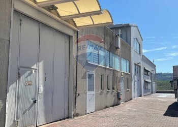 Edificio all\'aperto - Capannone Arcevia - foto 21