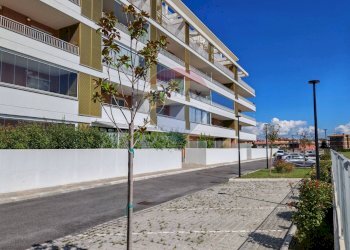 Edificio all\'aperto - Trilocale VIA ASPROMONTE
9, Roma - foto 1