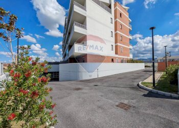 Edificio all\'aperto - Trilocale VIA ASPROMONTE
9, Roma - foto 4