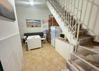 Scale - Casa indipendente VIA CASTROMARINO
 
76, Catania - foto 4