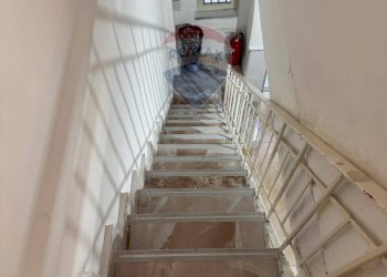 Scale - Casa indipendente VIA CASTROMARINO
 
76, Catania - foto 10